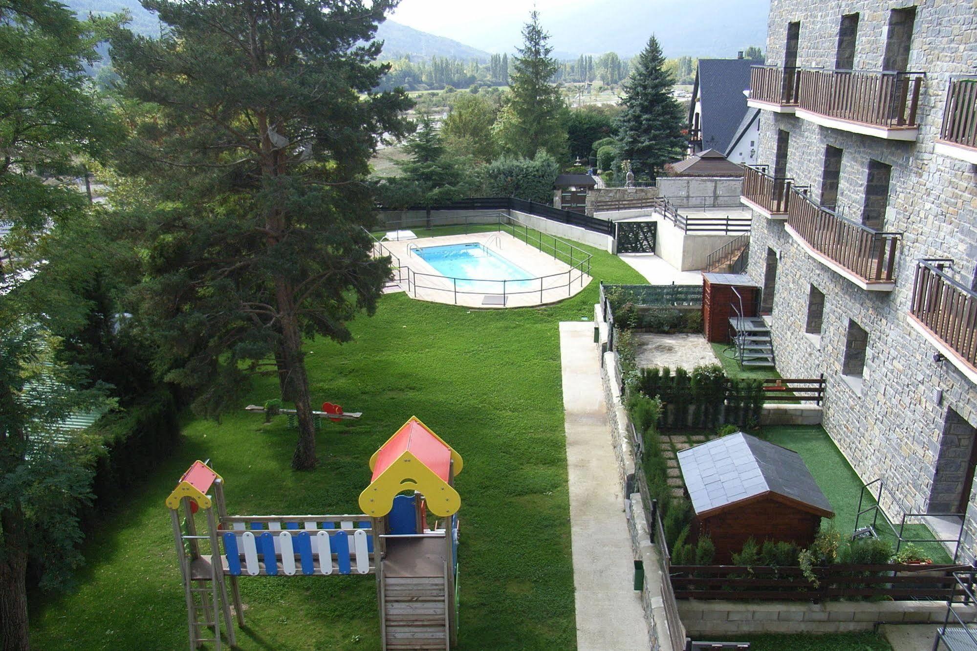 Roca Nevada Suites Villanúa Εξωτερικό φωτογραφία